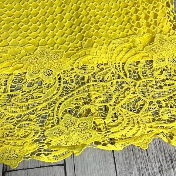 The Clothing Company Women's Geo Crochet Lined Yellow Midi Pencil Skirt Sz M NWT - Picture 4 of 10